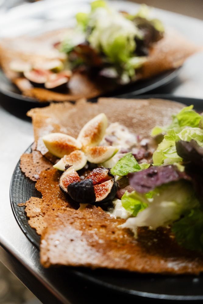 Reportage en plein service à la Crêperie du Port, par Cathy Line